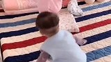 偷偷尝了一口真香，怪不得一喝奶，就得意的翘起二郎腿呢