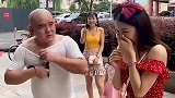 小哥哥乱扔垃圾，报应来的太快