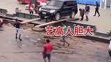 汽车装轮船，艺高人胆大