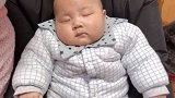 小小年纪就有进演艺圈的潜质，“导演”一句话立马入戏