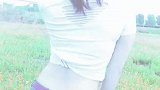 现在的姑娘腰真细，穿上紧身的衣服真好看