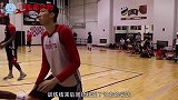 周琦镜头前叉腰采访，谁注意身后李楠和易建联的表情？强烈对比！