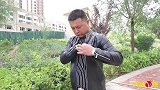 拾金不昧的阿宝，这次却没有把钱还给失主，为什么？
