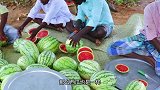 西瓜卖不出，农民用100个西瓜做一盘菜，10吨西瓜销售一空
