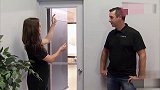 国外恶搞，路人来体检，不料被关进密室，路人：我出现幻觉了