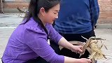 给老爸烤烤火缓解一下