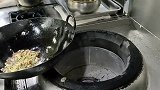 蛋炒饭怎样炒才好吃酒店大厨教你正确做法，真是香气四溢