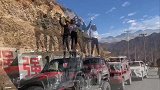 在怎么塌方堵车，也阻挡不了我们车顶蹦迪，嗨起来！