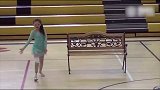 综合-17年-八岁女孩带假肢跳舞 舞中丢掉假肢单腿舞动-专题