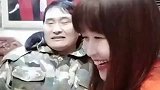 发个库存，大衣哥朱之文与粉丝唱戏，最后表情亮啦