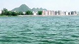 闭上眼睛，我想听听海浪和海鸥的声音，你听到了吗？