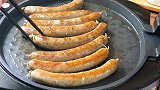 猪肉肠怎么做，做法很简单，1次做了8根，上桌咬一口真解馋