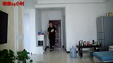 哥哥拒绝给弟弟学费，嫂子拿出所有积蓄，五年后弟弟霸气归来
