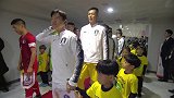 现场气氛一触即发 韩国中国香港双方球员出场表情严肃