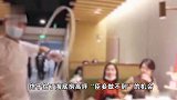 顾客要求玩偶坐婴儿椅？媒体：不能让顾客的自由“过了火”