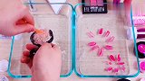 白色和粉色彩妆给两坨粘液染色，无硼砂，你喜欢哪个