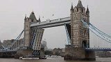 英国：伦敦塔桥又双叒叕“卡壳”了！附近交通陷入混乱