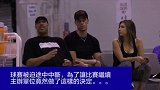 篮球-17年-球爸再次惹非议！这次竟逼迫主办单位比赛中途换掉女裁判！-新闻