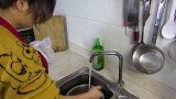 小厨偷懒媳妇下厨，四川滑肉汤，酸辣泡白菜，一家三口吃真香