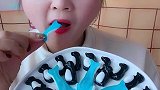 姑娘直播吃鲸鱼软糖，创意小零食，是我童年向往的生活