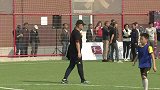 大战即将开始！足球小将积极热身 董路身披15号战袍亮相