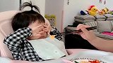 小情人生气不吃饭，但接下来发生的事，网友真有志气！