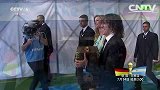 世界杯-14年-淘汰赛-决赛-普约尔和邦臣将大力神杯带到马拉卡纳球场-花絮
