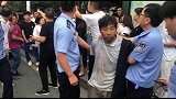 湖南5名小学生上学途中被砍伤，医护人员：至少1人死亡湖南 小学生