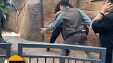 上一秒：我们给勇敢的陈先生陈伟霆 一点掌声，下一秒：陈先生被吓飞三次