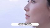 陈法拉国外旅游被偶遇，素颜皮肤黄但体态似少女，打扮低调接地气