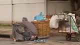 拾荒老人善待世界，感动了身边无数人！
