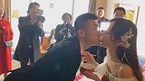 爆笑：小姐姐这样的舞姿，男同胞多看几眼怕是要出事