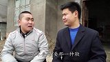 小伙嘲笑男子放鞭炮胆小，结果自己放时也胆小了