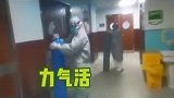 河北支援湖北的护士，每天要这样换氧气！