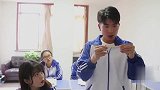 老师让学生做工艺品，学渣竟用雪糕棍做出了一把椅子