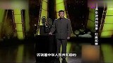 回乡的第二天早晨，毛主席来到了父母的坟前，