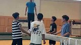 男子练体操动作，下一秒痛不欲生