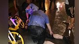 醉酒男子出现幻觉 窜入河中啃芦苇：有人在河里叫我