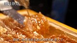 韩国街头的爆款美食：蜂巢奶油华夫饼！咬一口蜂蜜直接喷出来诱人