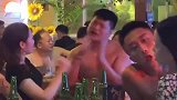 大哥，让我看看你的银行卡余额，好让我死心