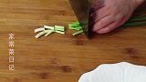 我家草鱼从不红烧，加1个西红柿，比酸菜鱼还好吃，上桌就扫光