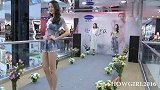幽魅的印花纱衣，尽显美模大气优雅，十分迷人！
