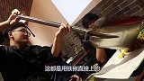 胖妹和闺蜜吃大餐，这么漂亮的闺蜜哪里找，贪吃的摄影师也露脸了