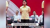 全红婵开学典礼照曝光，留长发变高变圆润了，发育的生长痛让人心疼