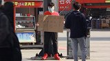 你会拥抱一个艾滋病人吗？中国街头测试！