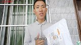 小伙购买了“孟婆”的衣服，想去县城发点“小财”被朋友泼了冷水