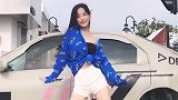 最近这位小姐姐火了，在豪车旁边热舞，让你选你是要豪车还是美女