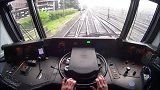 火车驾驶室，有方向盘还是圆形的，我还是第一次见