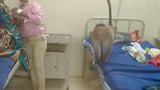 印度：猴子群闯入医院病房，在产妇和儿童床上跳来跳去