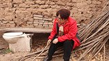 短剧：小伙好心帮助晕倒大妈，被大妈借机讹诈，总裁女儿来后感人